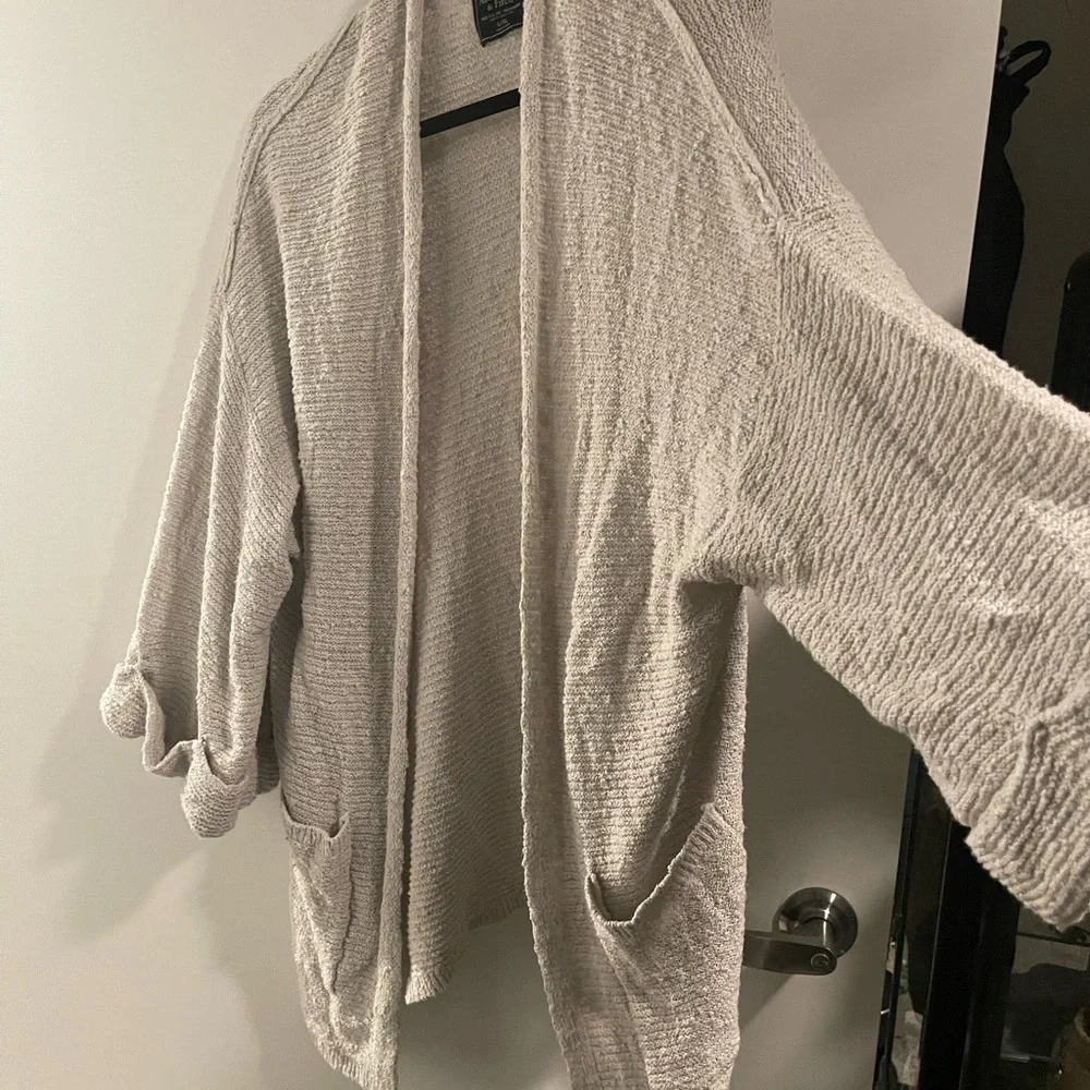 Abercrombie and Fitch cardigan - Picture 2 of 3